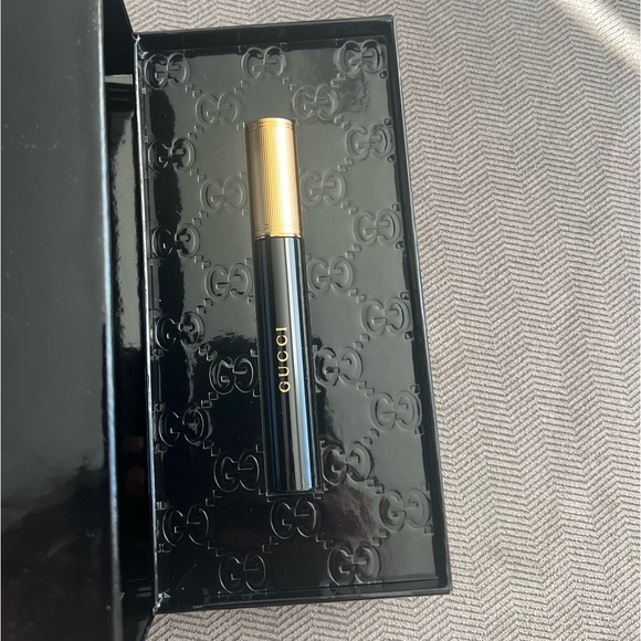 Gucci Le Magnétisme Volumizing Mascara - Picture 8 of 9